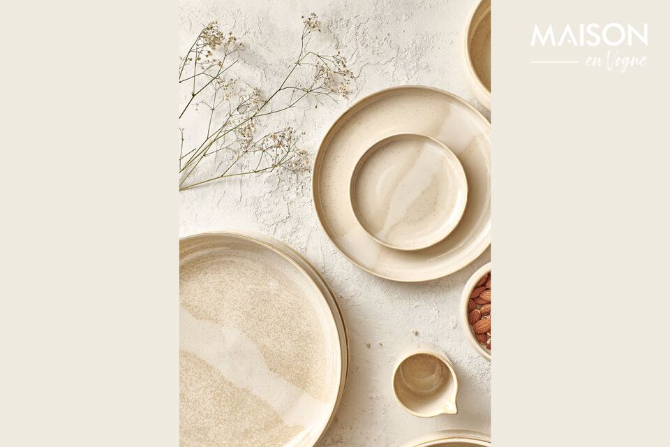 Une touche d'art pour chaque repas avec notre porcelaine beige.