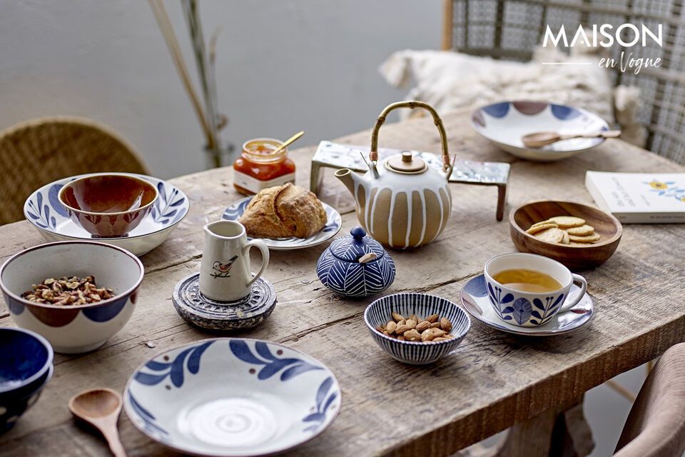 Découvrez le raffinement d'un bol en porcelaine bleue.