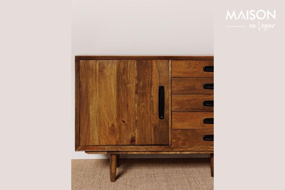 Ce buffet de couleur marron présente un design élégant et intemporel qui s\'intègre