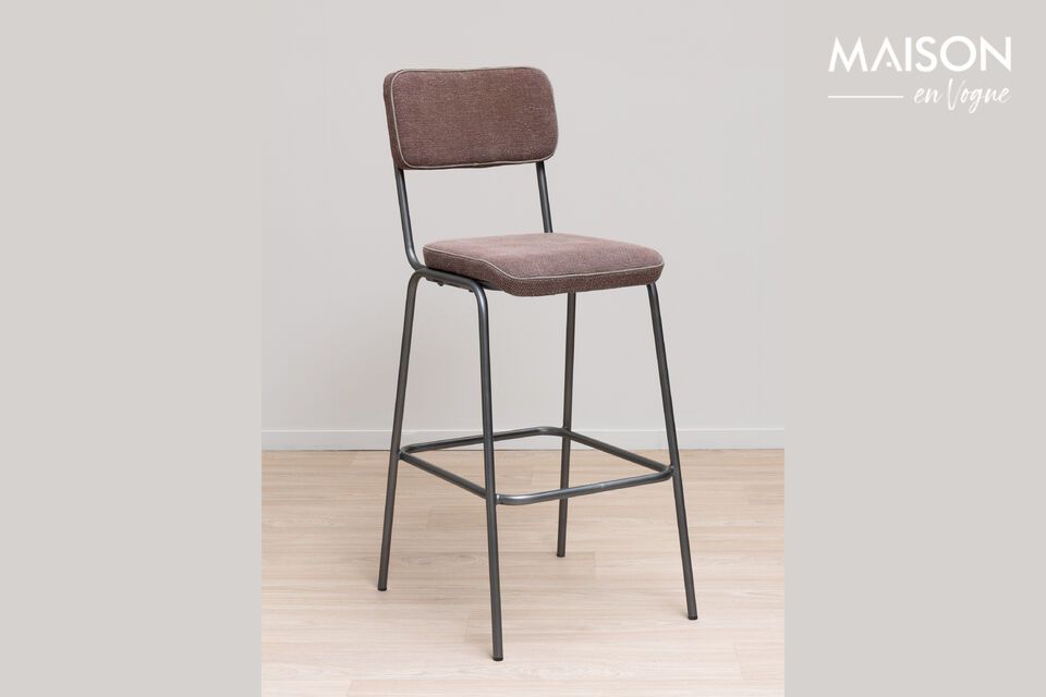 Stabilité et élégance avec notre chaise de bar rouge.