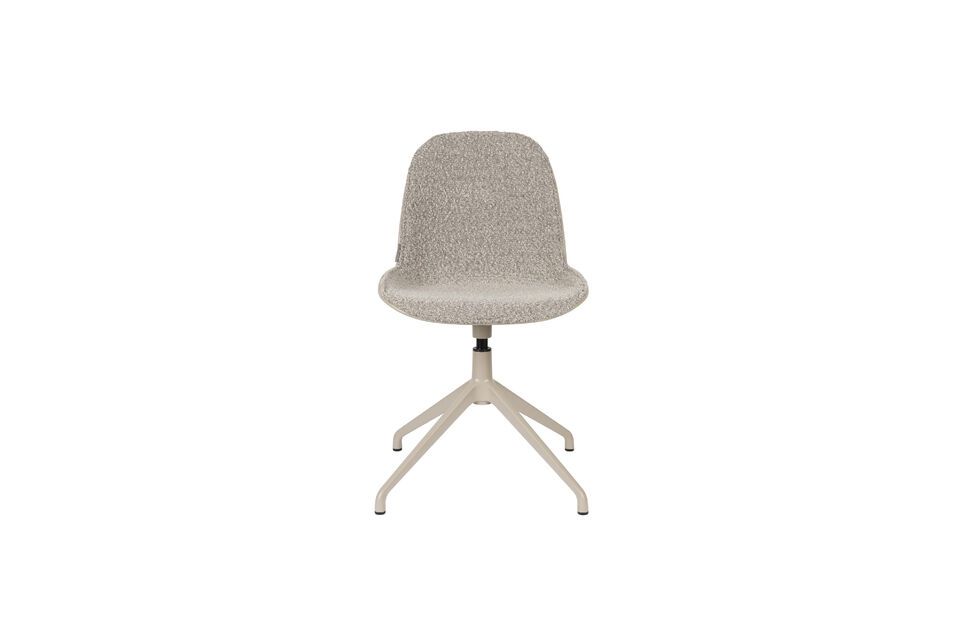 L\'assise tapissée et matelassée de la chaise Albert Kuip offre un confort supplémentaire