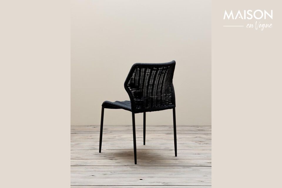 Offrez à votre espace un ajout fonctionnel et élégant avec notre Chaise en métal noir Triana