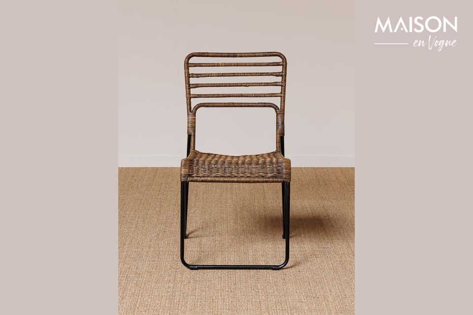 Confort et style naturel avec notre chaise en rotin.