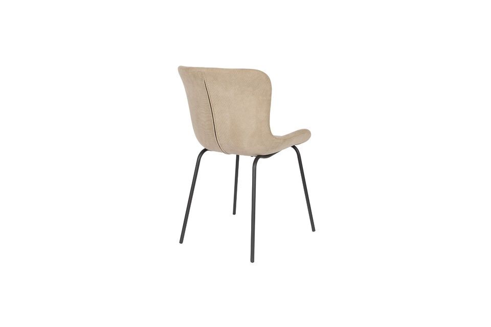 Embrassez la simplicité et la sophistication avec notre chaise - un choix parfait pour ceux qui