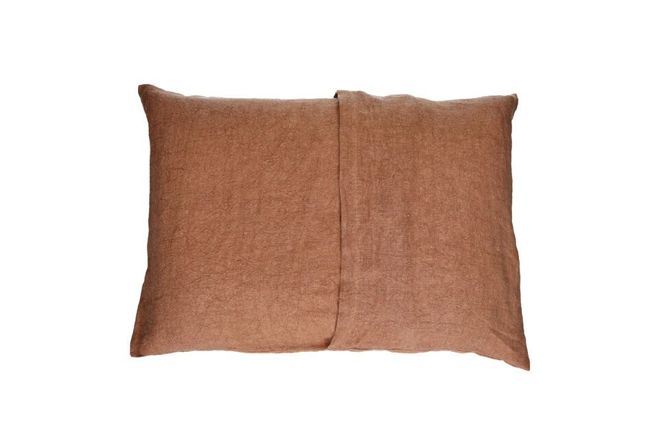 Introduisez style et confort avec le coussin couleur cannelle.