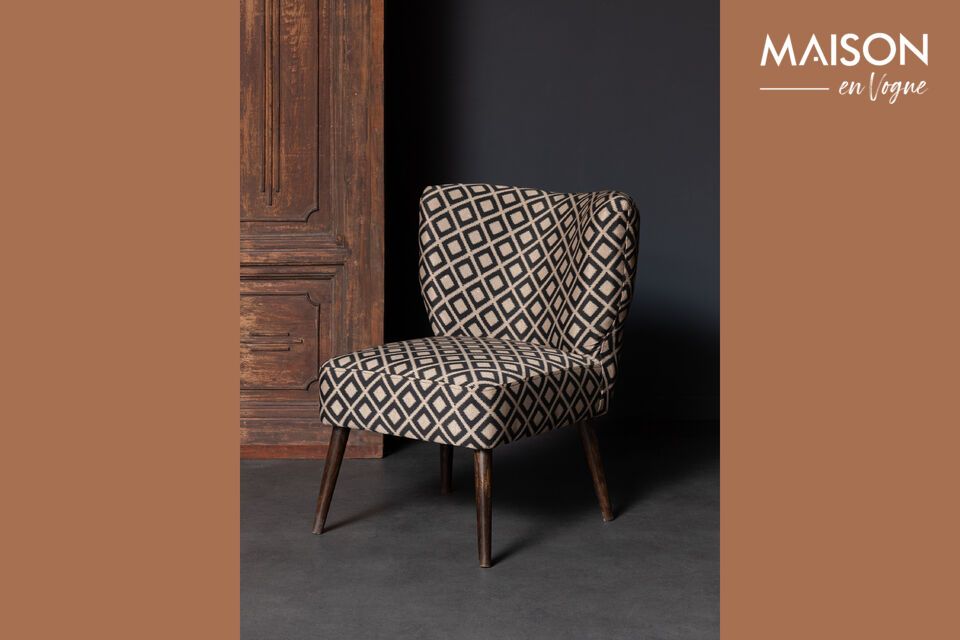 Fauteuil en bois brun et tissu à motif Pisco Chehoma