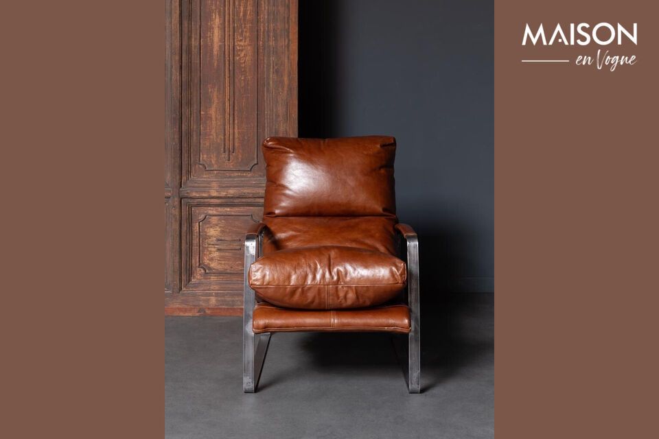 Confort et élégance avec notre fauteuil en cuir marron.