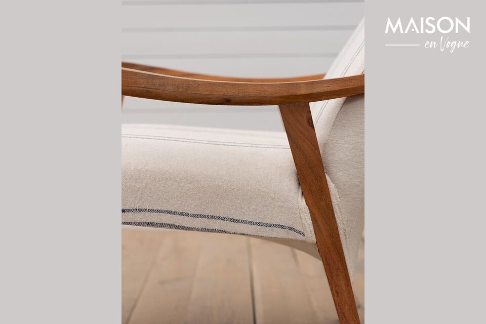 Élégance et confort avec notre fauteuil en bois d'acacia.