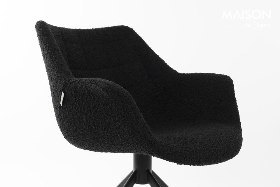 Optez pour confort et style avec le fauteuil noir Doulton.