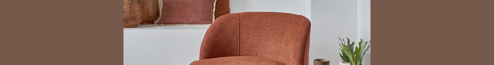 Mise en avant matière Fauteuil en tissu terracotta Miles