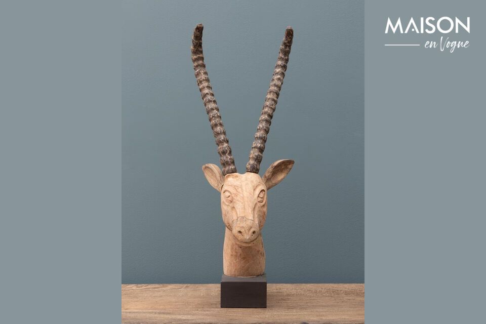 Découvrez le charme distinctif et l\'élégance intemporelle de notre figurine de gazelle en bois