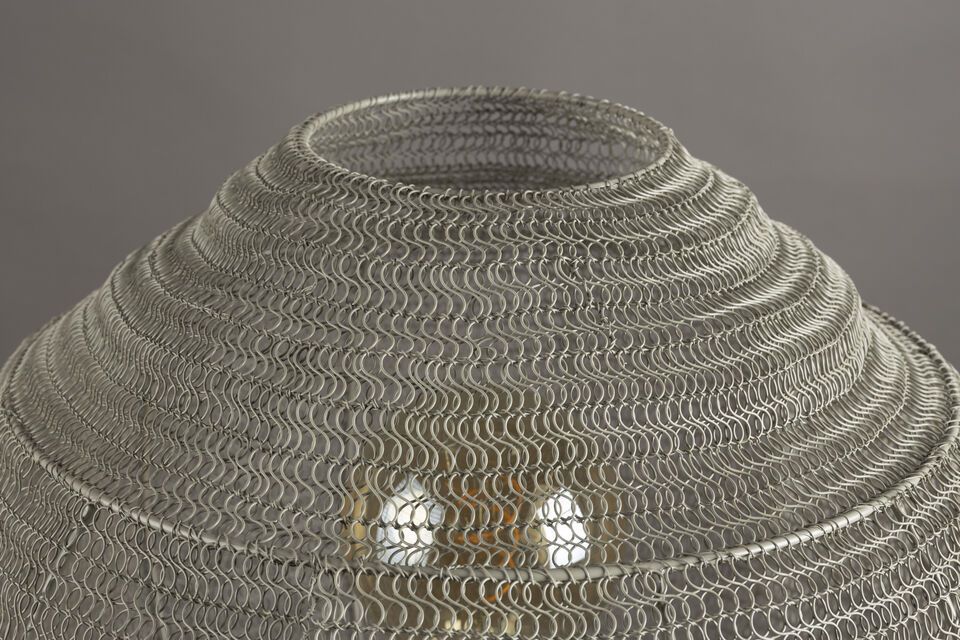 Le design épuré et contemporain de ce lampadaire le rend idéal pour une variété d\'espaces