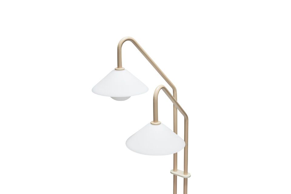 Son design en verre beige crée une lumière accueillante et chaleureuse