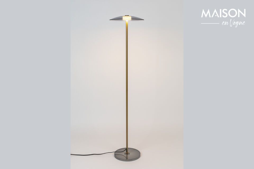 Découvrez l\'élégance contemporaine avec le lampadaire en verre trempé doré \