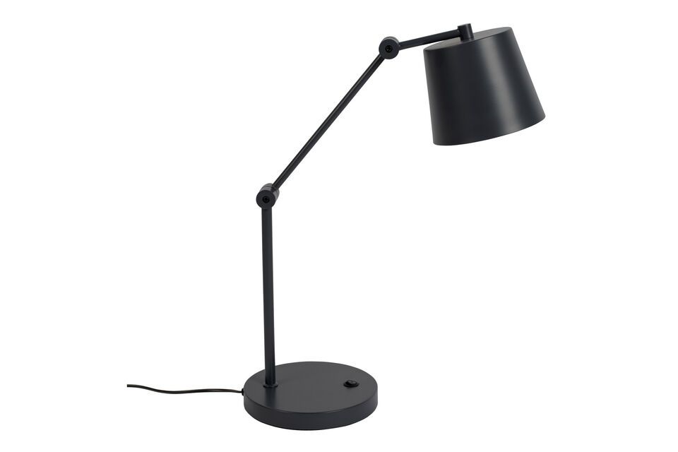 Le design minimaliste de la lampe Hajo en fait un objet facile à intégrer dans tout type de décor