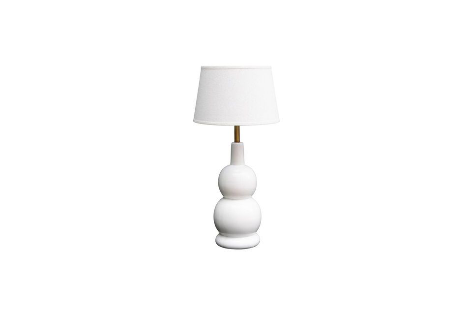 Optez pour élégance et fonctionnalité avec cette lampe moderne.