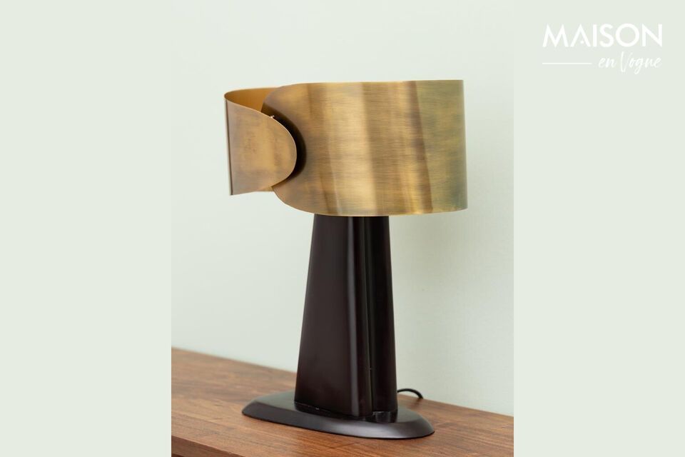 Conjuguez style et fonction avec notre lampe design noir et or.