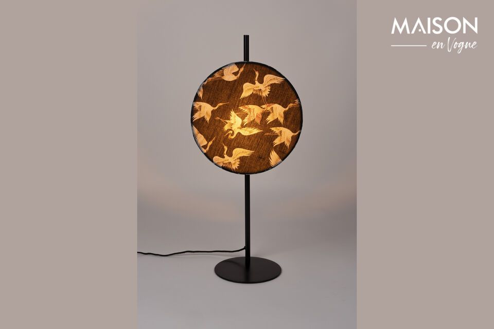 Éclairez élégamment avec notre lampe en métal noir durable.