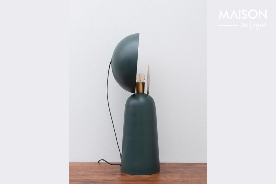 Découvrez la sophistication minimaliste avec notre Grande lampe à poser en métal vert Hops