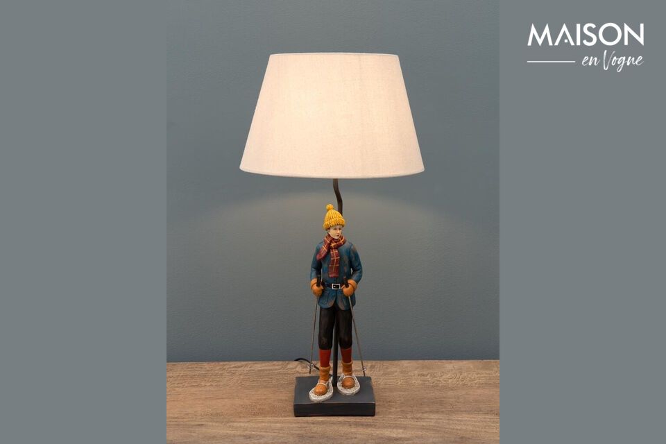 La polyvalence de cette lampe multicolore en fait un choix idéal pour divers styles d\'intérieur