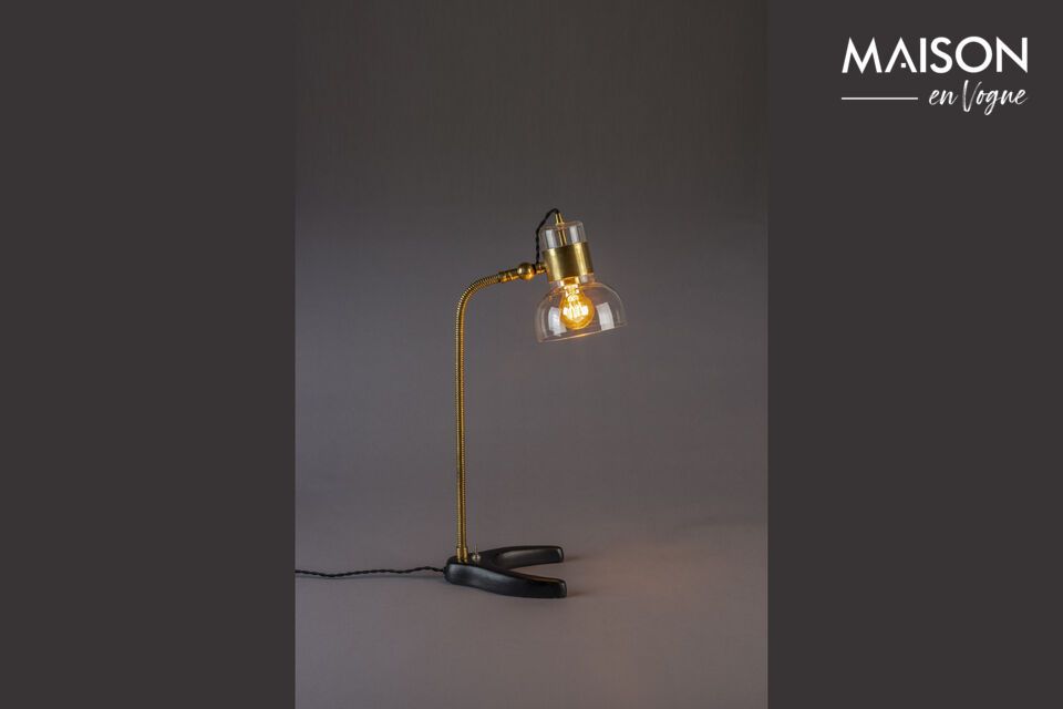 Découvrez la lampe Neville : élégance et éclat doré.