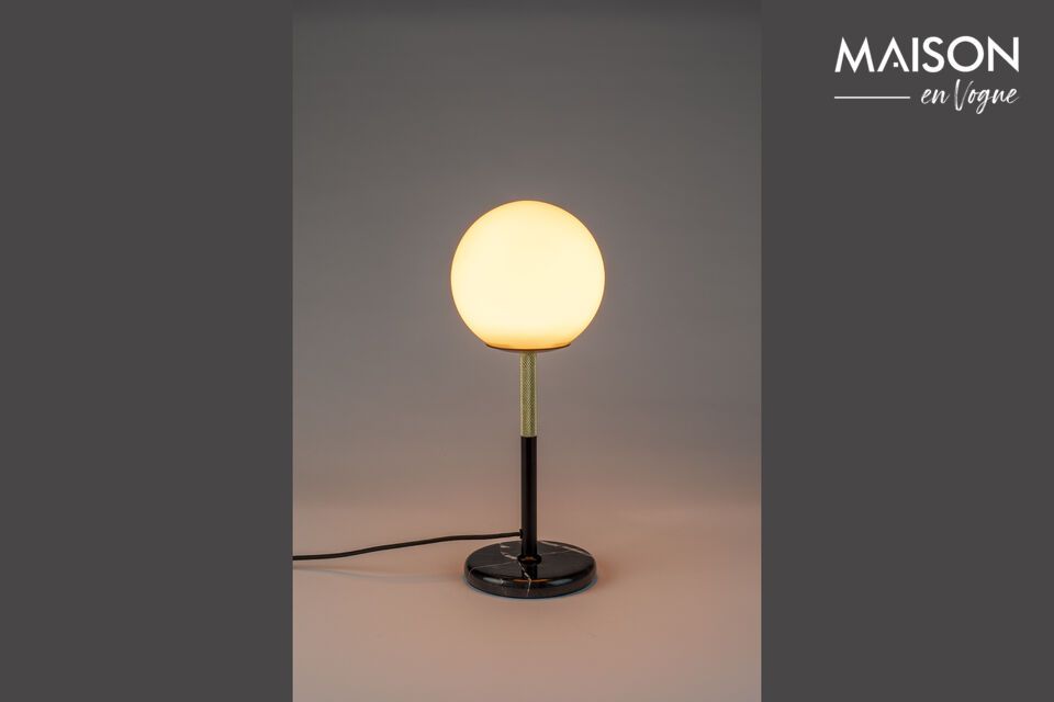 With a height of 45 cm and a diameter of 18 cm, this lamp perfectly balances form and function