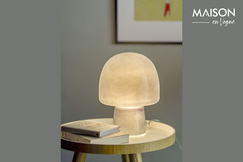 Découvrez l\'élégance intemporelle avec notre lampe de table élégamment façonnée en verre