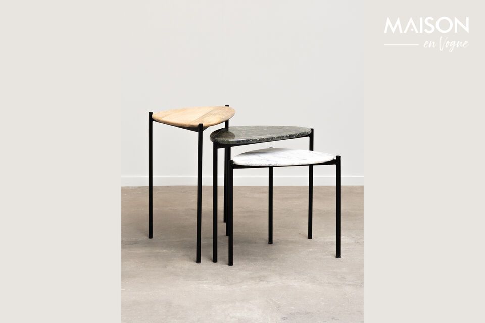 Un trio de tables d'appoint pour une modernité fonctionnelle.