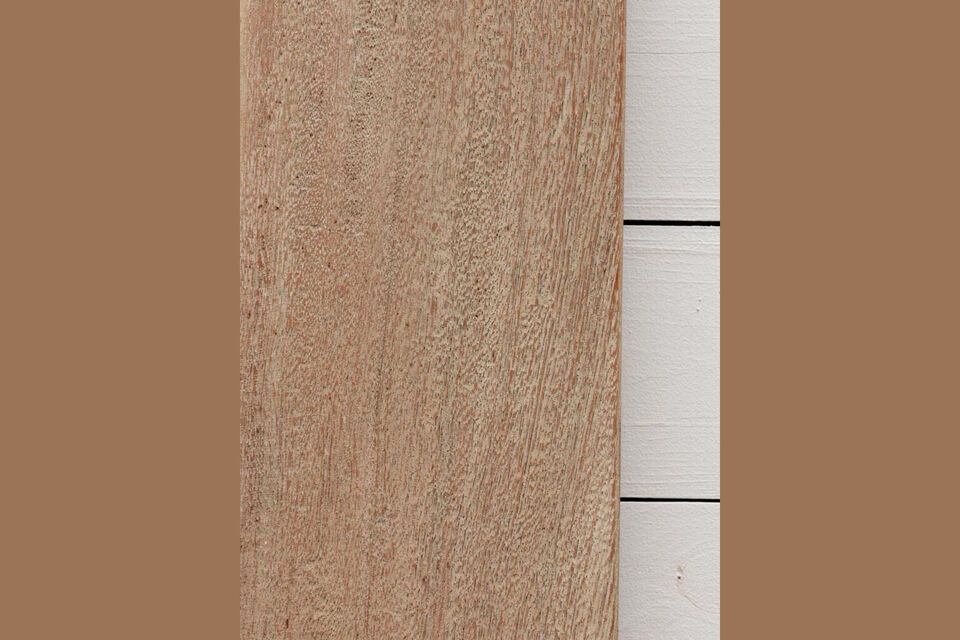 Sa couleur beige naturelle et le grain du bois apportent une touche de chaleur et de naturel à