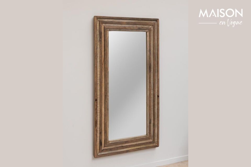 Miroir écoresponsable en bois recyclé pour un intérieur élégant.