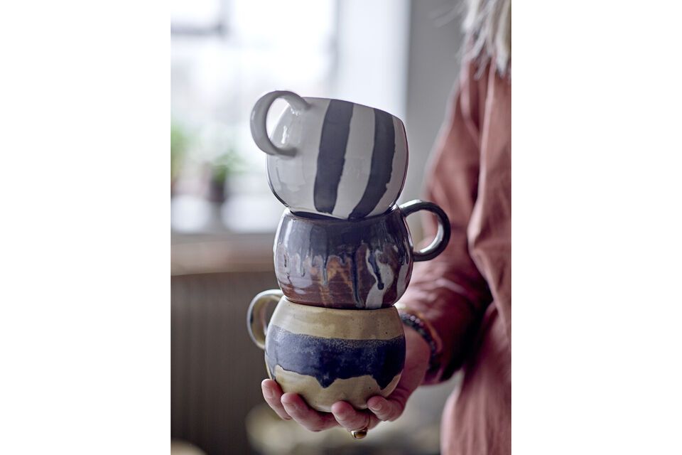 Un mug en grès naturel, artisanal et inspiré du Japon.