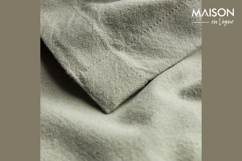 Créez une ambiance chaleureuse et accueillante avec la nappe en coton de couleur olive verte