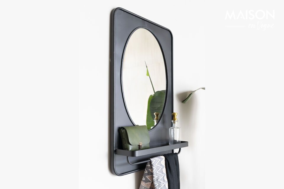 Ce miroir n\'est pas seulement un objet de décoration raffiné