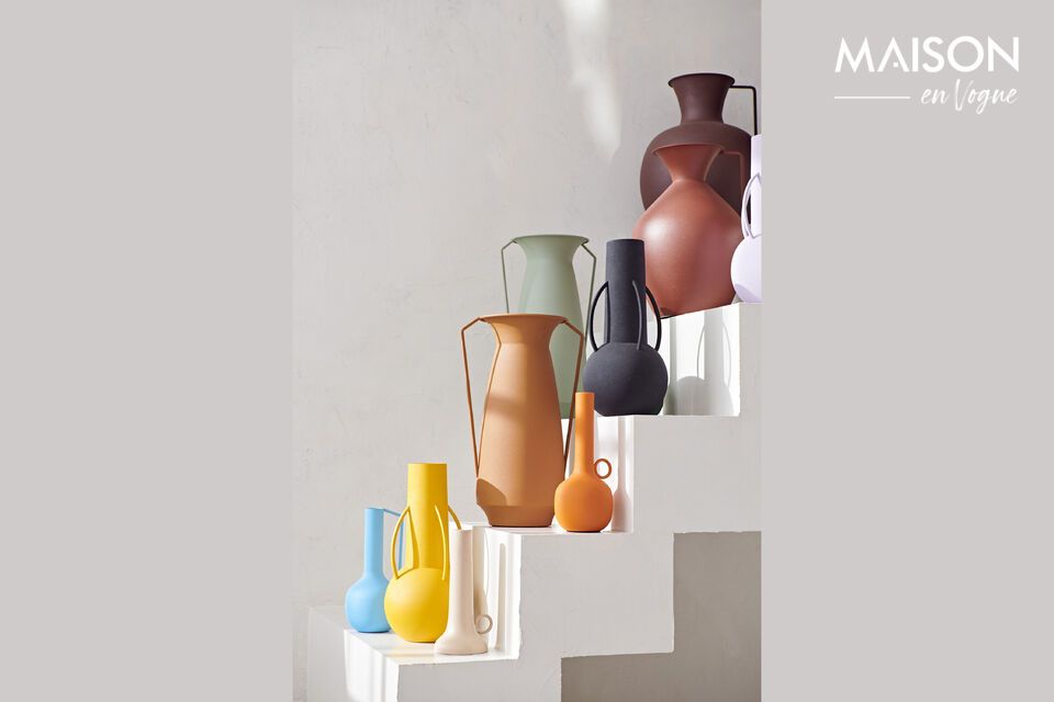 Inspiré par la beauté classique des vases de l\'époque romaine