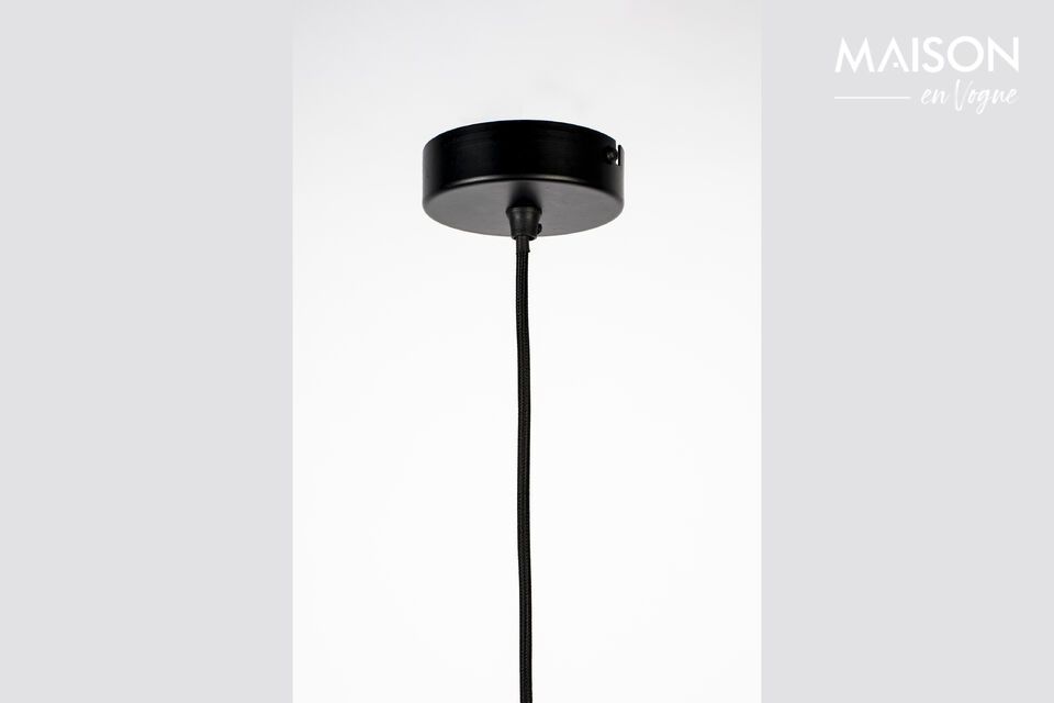 Ce luminaire s\'intègre parfaitement à divers décors