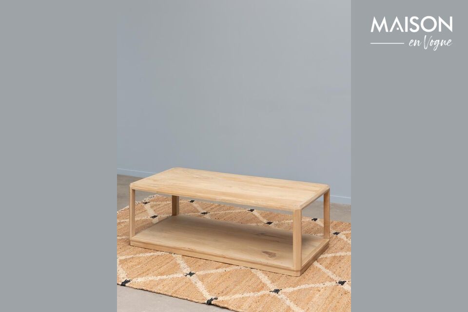 Une table basse en bois de manguier pour une élégance durable.