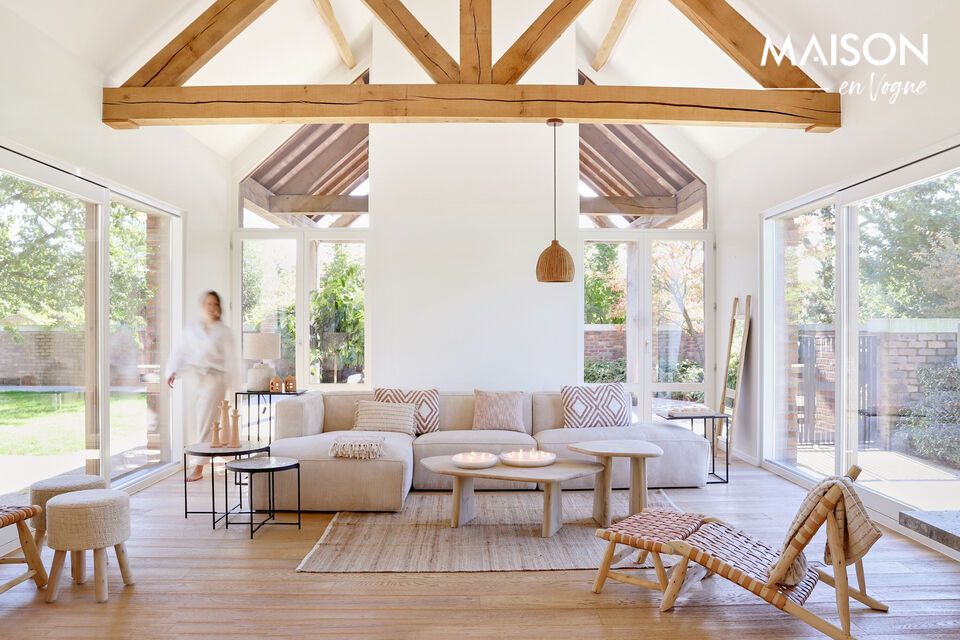 Simplicité et naturel, une table basse en bois de manguier.