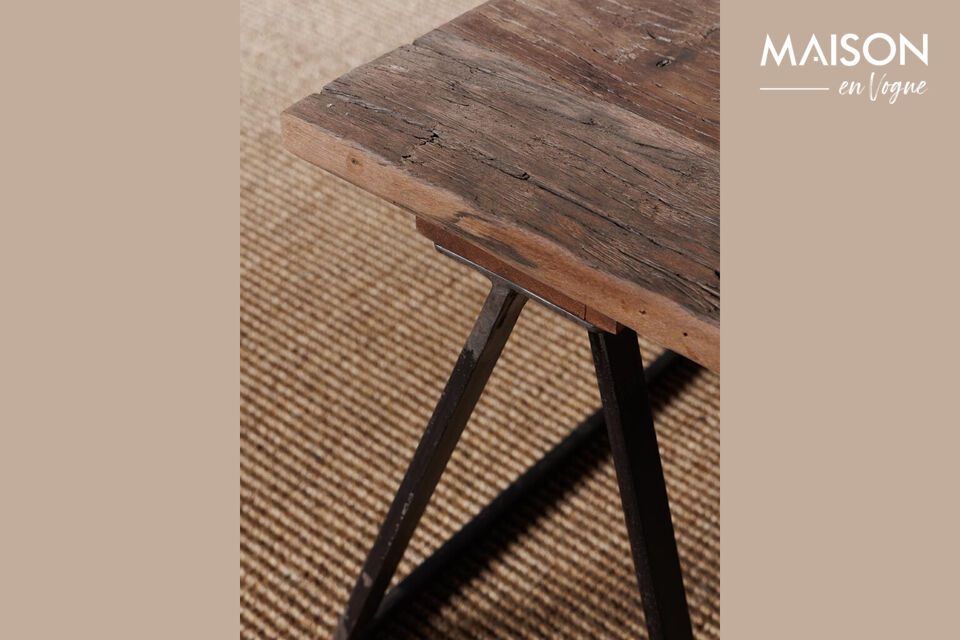 Découvrez la quintessence du design fonctionnel et durable avec notre table basse en bois recyclé