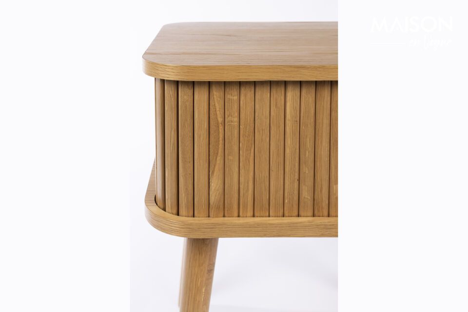 Découvrez la polyvalence et le charme fonctionnel de notre Table d\'appoint en bois brun Barbier