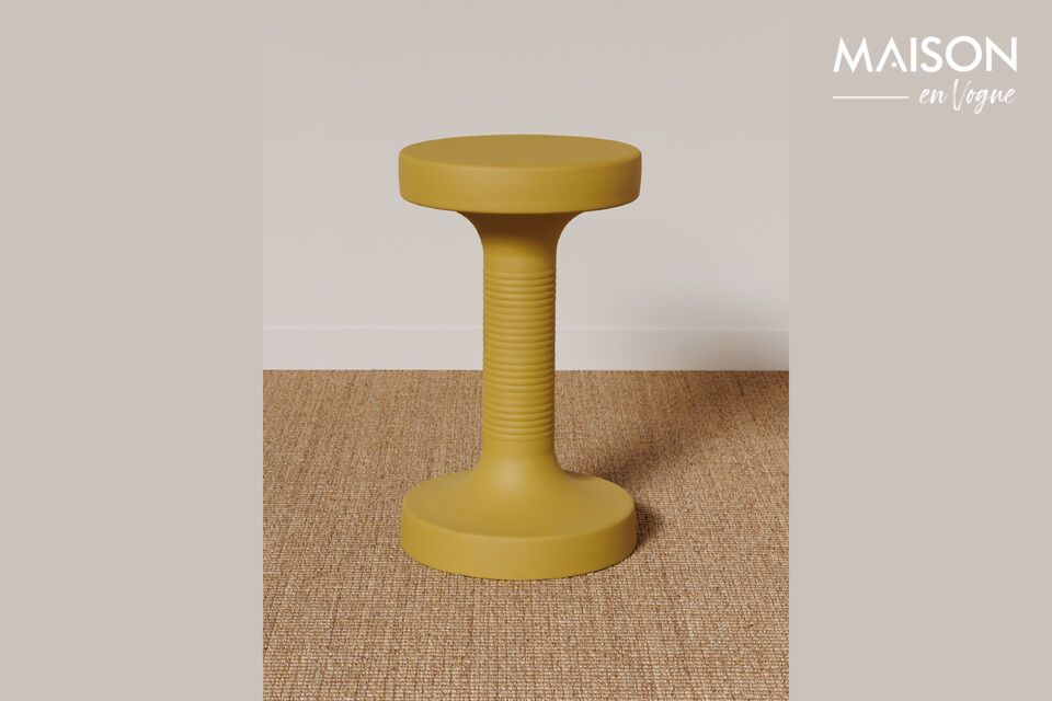 Table d'appoint en métal jaune Forms Chehoma