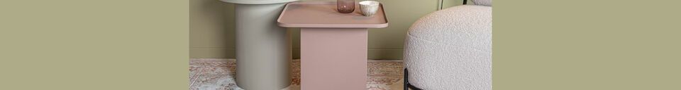 Mise en avant matière Table d'appoint en métal rose Sverre