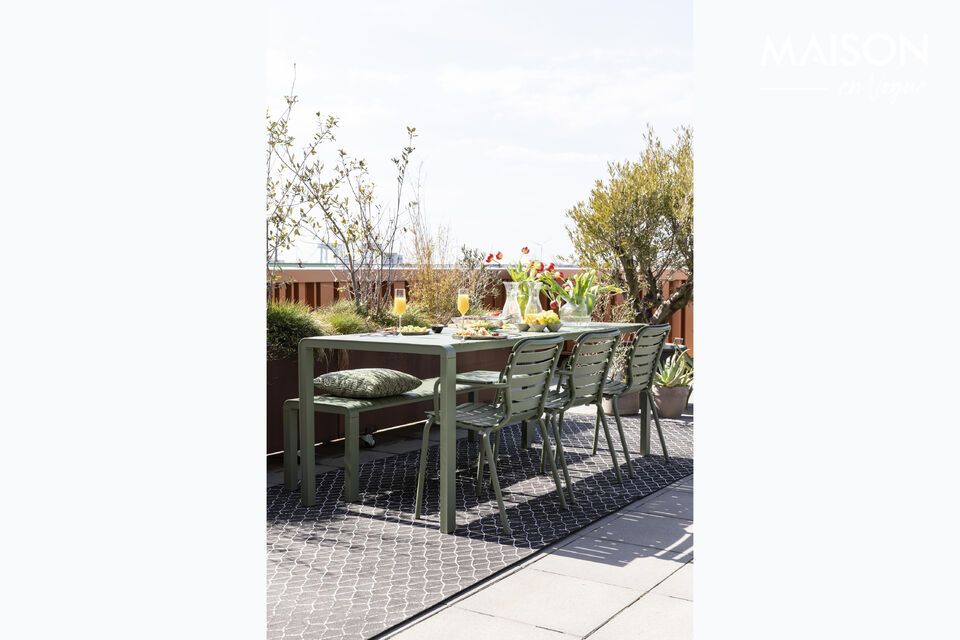 Découvrez le charme robuste de notre Table de repas en aluminium vert Vondel