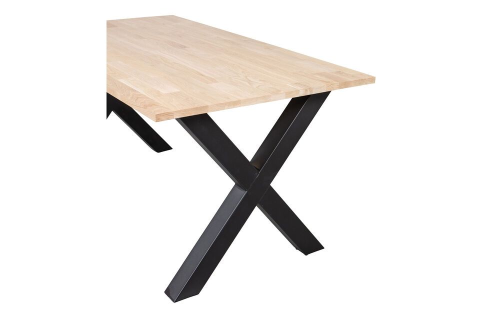 La table Tablo en chêne massif non traité avec jambe métallique d\'Alkmaar est une pièce