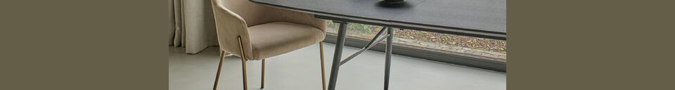 Mise en avant matière Table extensible 8 places en bois noir Italo