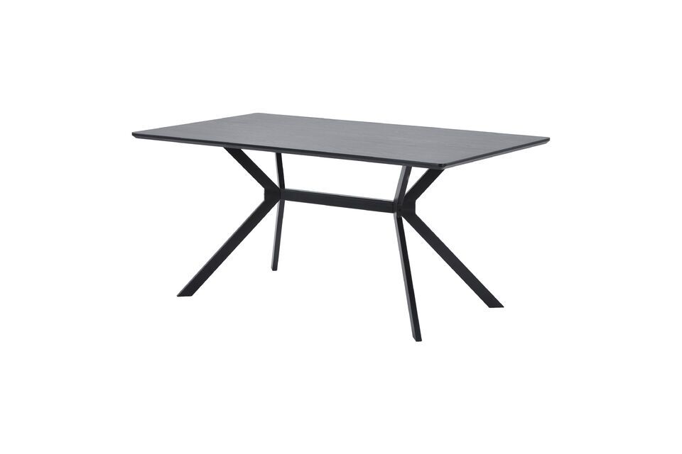 Soyez à la pointe de la tendance avec cette table noire intemporelle