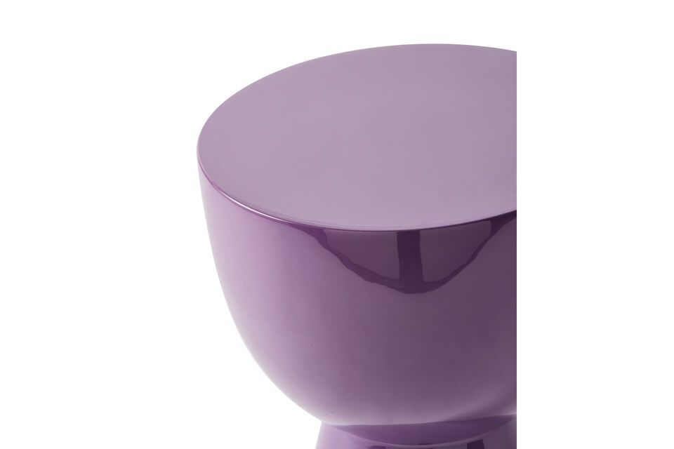 L\'avantage de ce tabouret ne réside pas seulement dans sa fonctionnalité ou son style ; il est