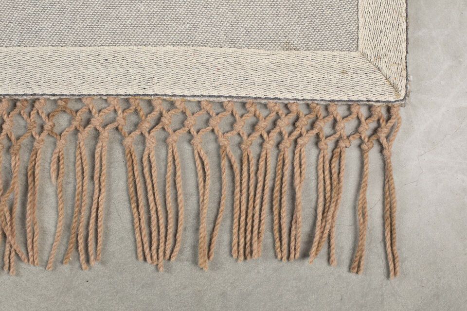 Faites de votre maison un espace chaleureux et accueillant avec ce tapis en laine beige