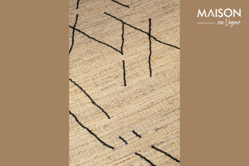 Sa couleur neutre et sa matière naturelle en jute font de ce tapis un choix élégant qui