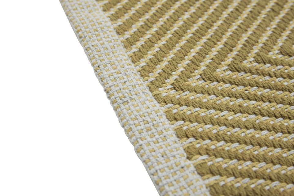 Le tapis en coton moutarde Mellow apporte une touche de chaleur avec ses nuances de moutarde et de