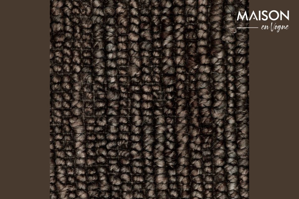 Le tapis en jute marron Kathu associe durabilité et esthétique pour s\'intégrer parfaitement à